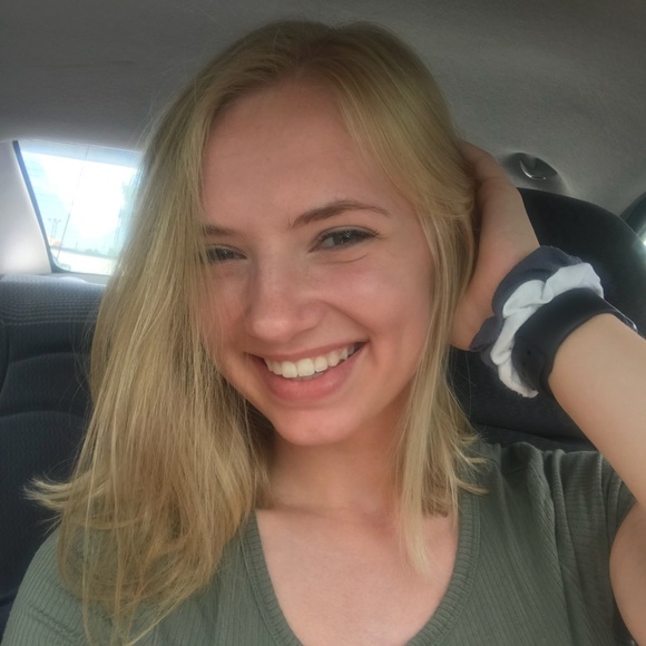 Meet your Posher, Eliza - Picture 1 of 1